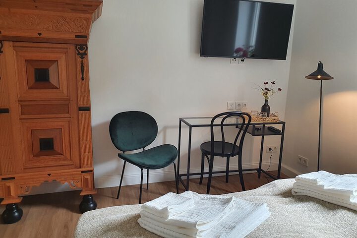 Room 3 of 37