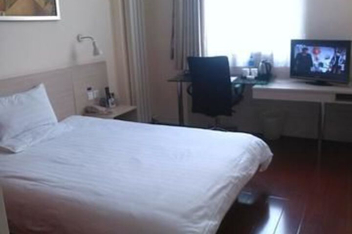 Room 16 of 25