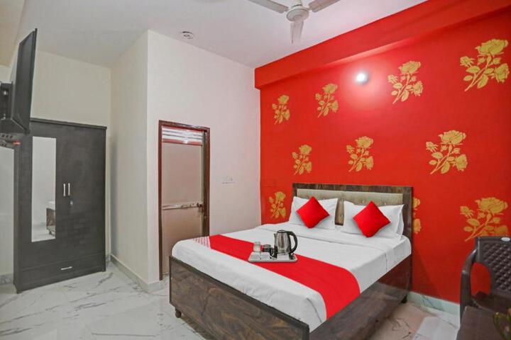 Hotel O a One Hotel Near Noida Sector 81 Metro Station