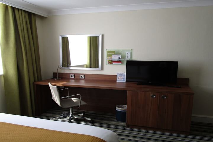 Room 20 of 98