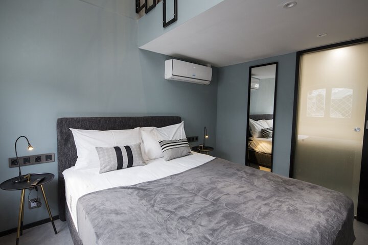 Room 25 of 65