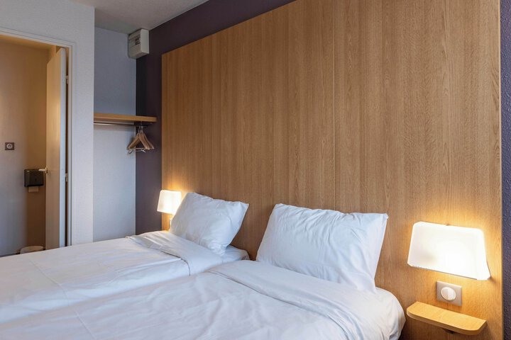 Room 16 of 42