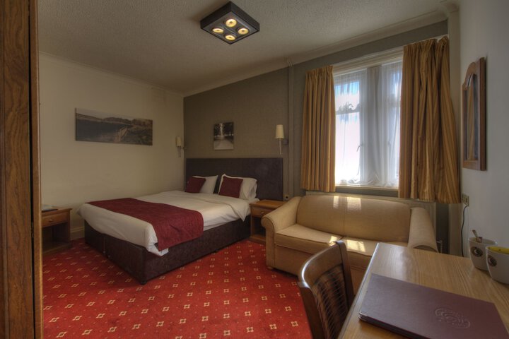 Room 4 of 40