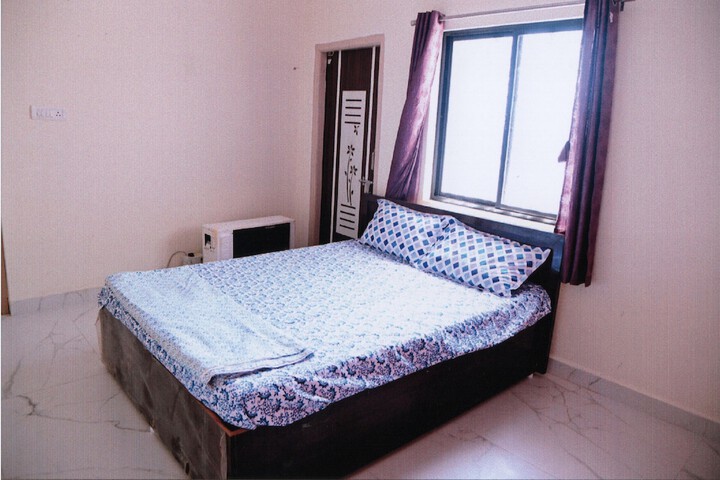 Room 11 of 28