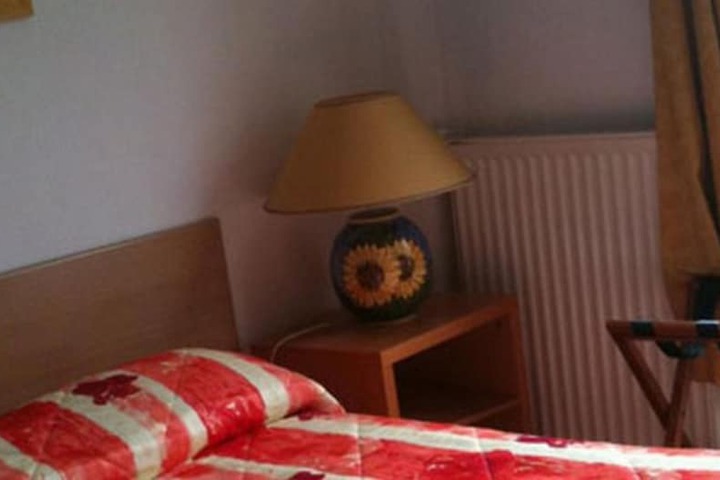 Room 8 of 16