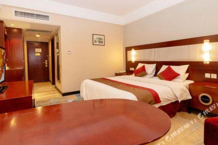 Emperor Hotel