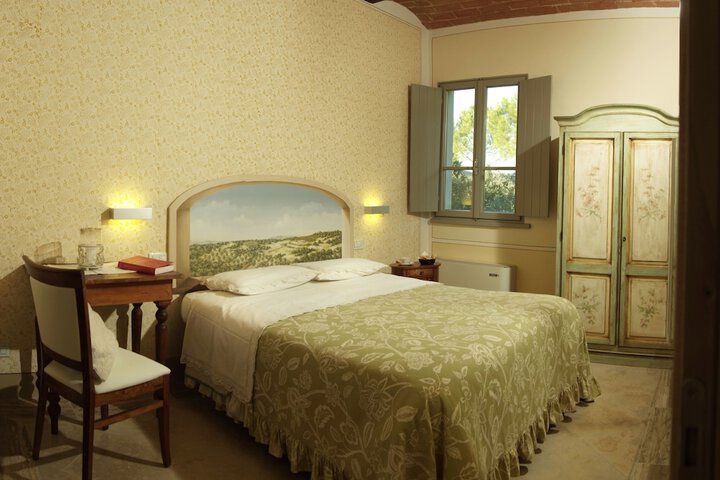 Room 4 of 63
