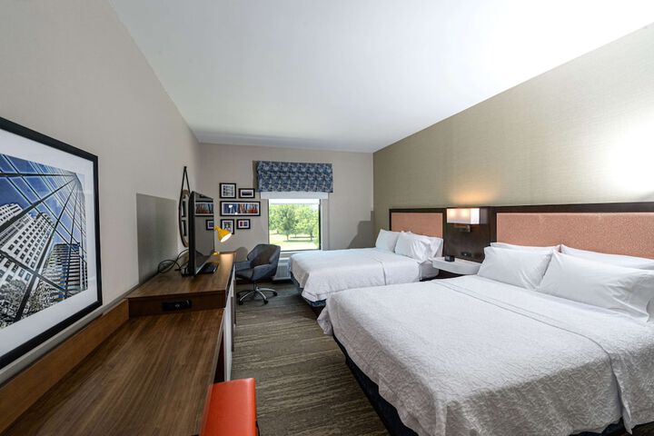 2 Queen Beds Hearing Accessible (6 of 8)