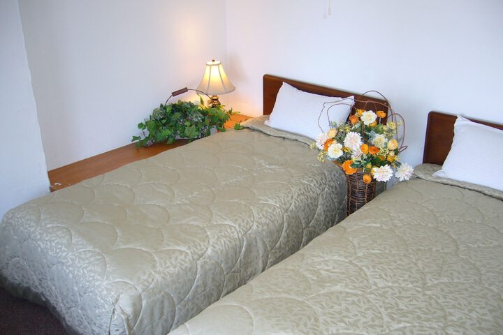 Room 2 of 18