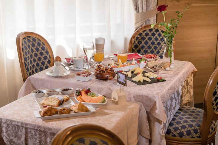 Breakfast/Coffee Service 173 of 212