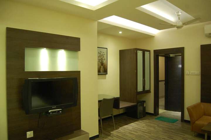 Room 17 of 34