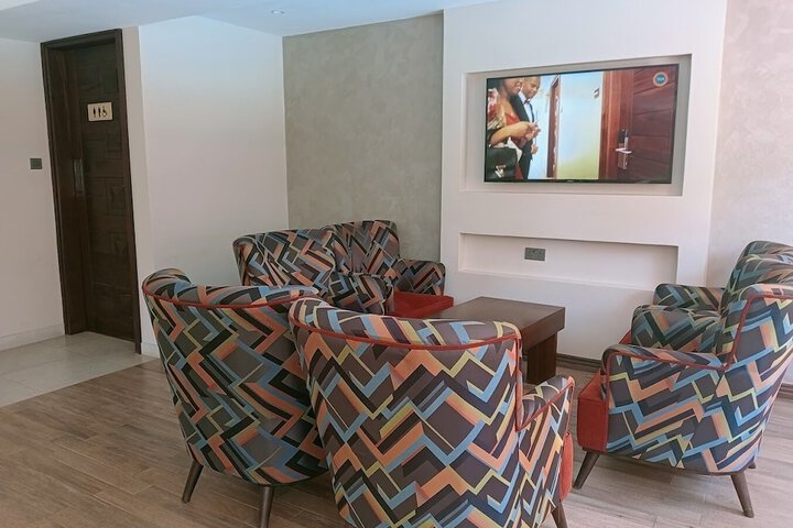 Lounge 71 of 110