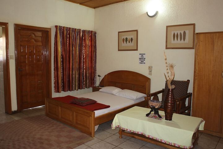 Room 5 of 18