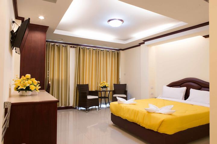 Room 9 of 37