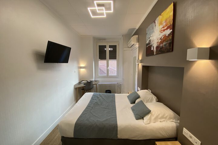 Room 14 of 76