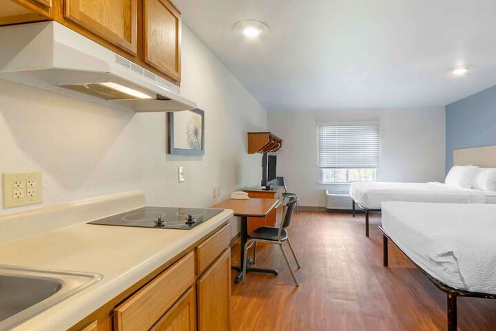 Standard Studio 1 Queen Bed (4 of 11)