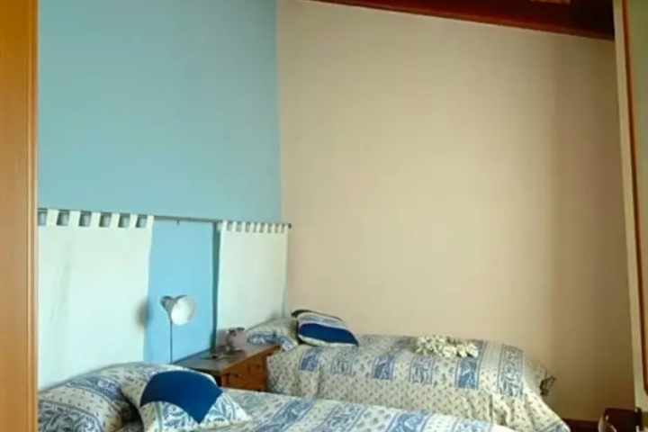 Room 5 of 20