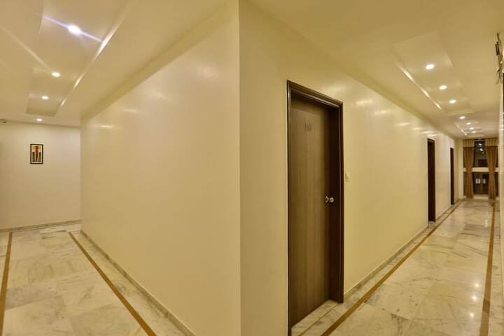 Ballroom/Hall 22 of 24