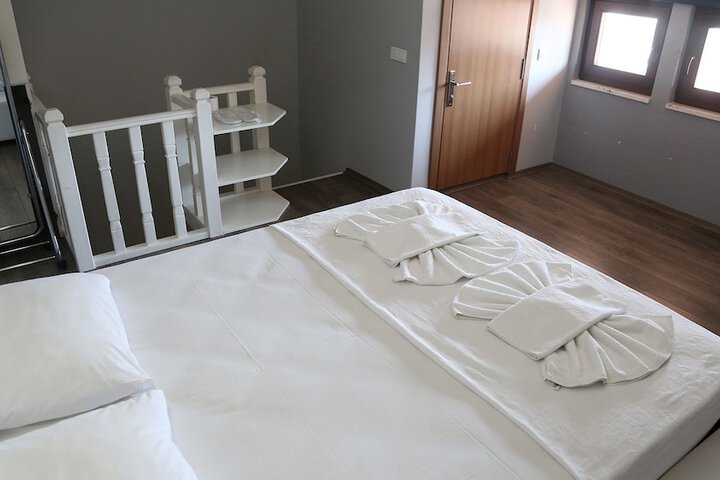 Room 3 of 16