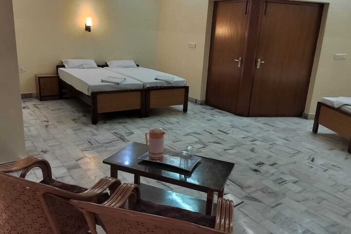 Room 7 of 11
