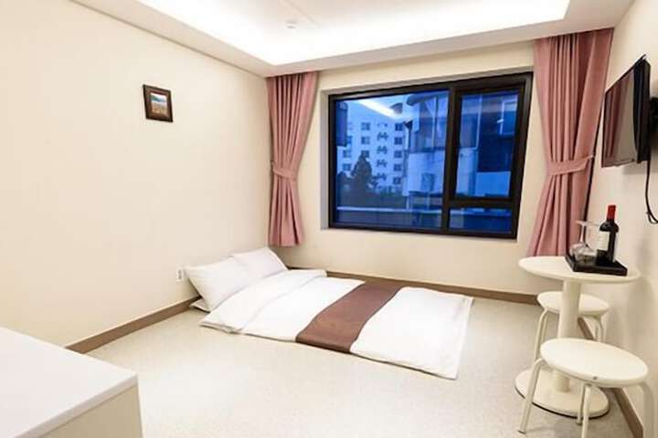 Room 16 of 43