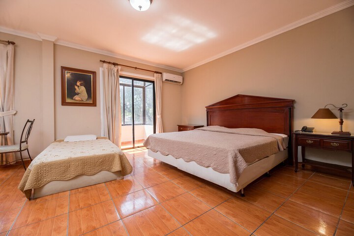 Room 6 of 40