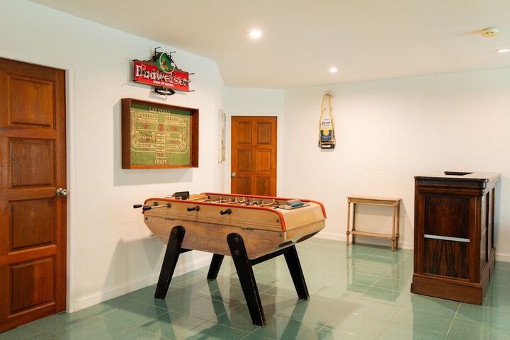Room 45 of 185