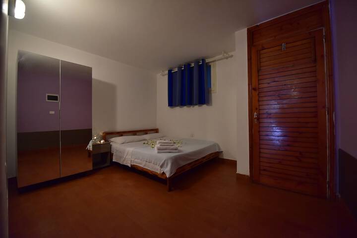 Room 3 of 28
