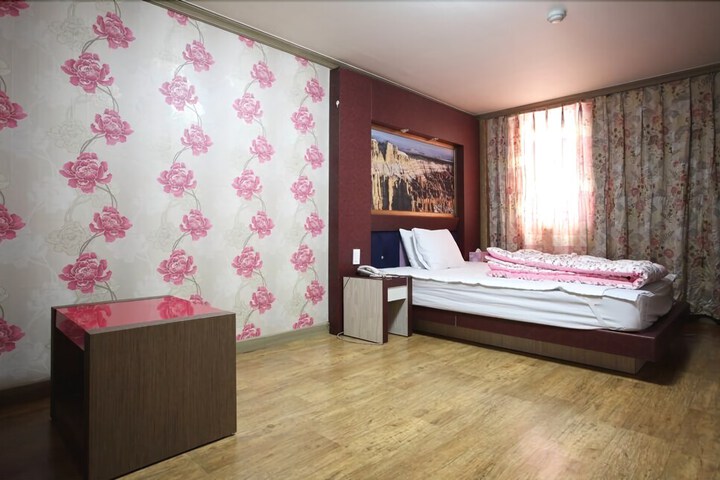 Room 2 of 26