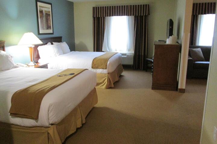 1 Queen Bed (8 of 9)