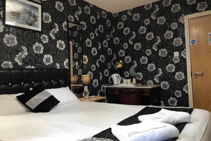 Room 6 of 35