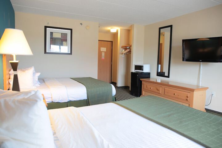 Queen Bed Accessible (2 of 16)