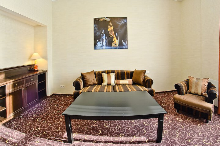 Room 10 of 71