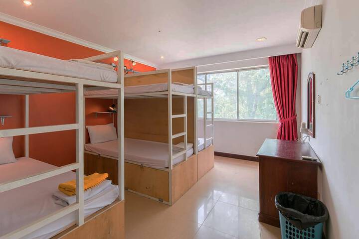 Room 22 of 68