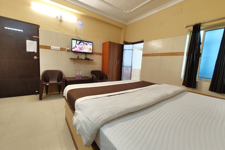 Room 11 of 18