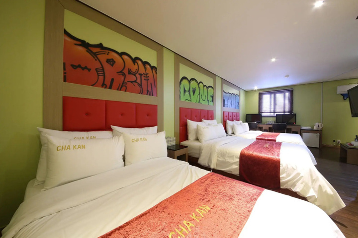 Room 17 of 26
