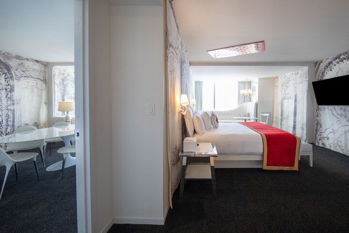 Accessible King Size Bed (19 of 50)