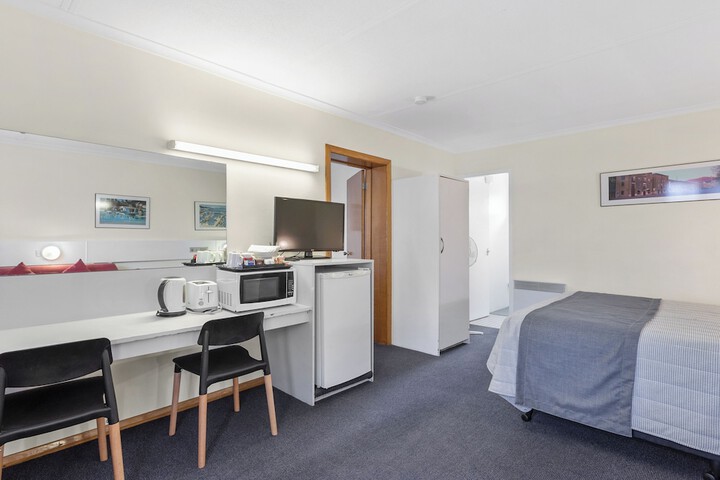 Room 12 of 27