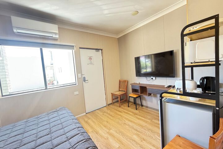Room 15 of 48
