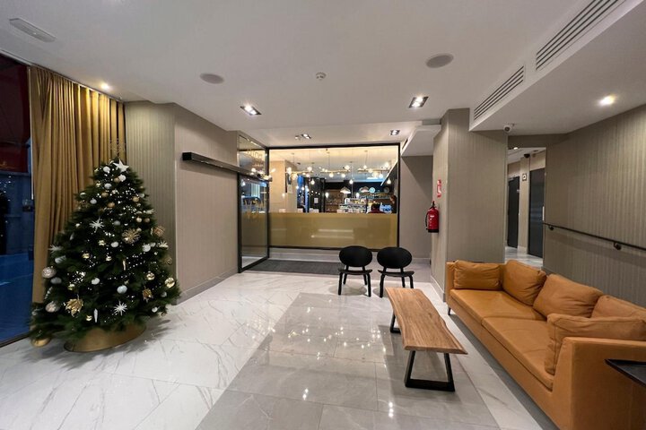 Entrance & Lobby