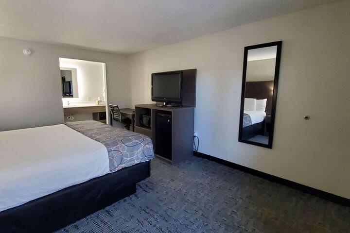 2 Queen Beds (7 of 13)