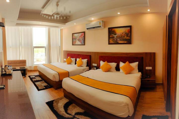 Room 16 of 28
