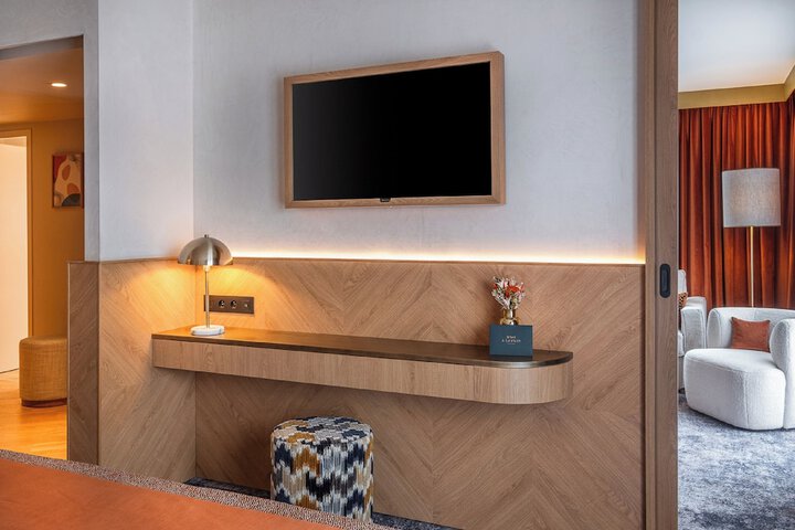Room 43 of 205