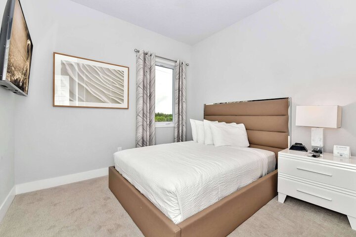 Room 44 of 216