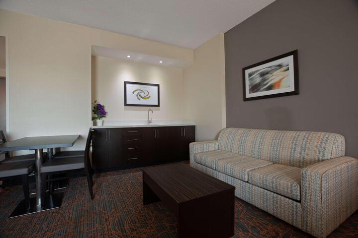 Executive King Bed (1 of 10)