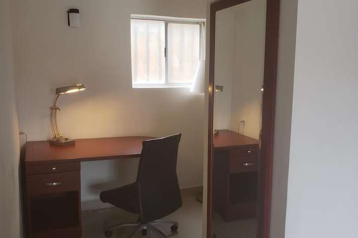 Room 4 of 9