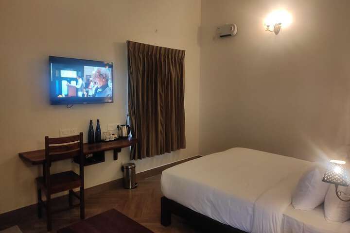 Room 12 of 32