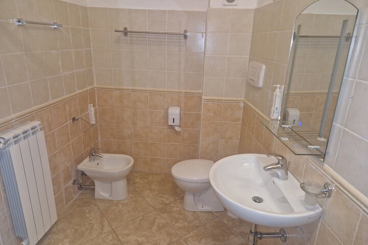 Room 10 of 12