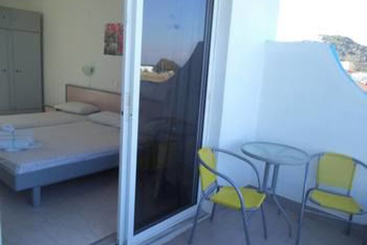 Room 8 of 11