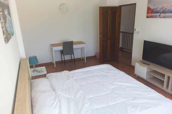 Room 10 of 73